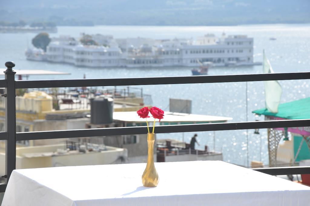 Hotel Lake Paradise Udaipur Quarto foto